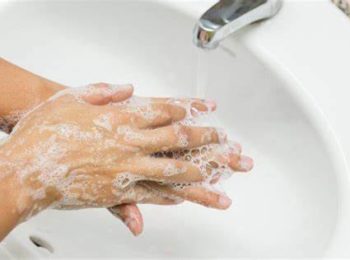 Coronavirus: prendersi cura delle mani secche e irritate