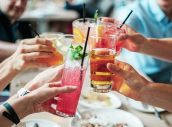 Binge drinking: il pericoloso zero-cento alcolico sempre più diffuso tra i giovani