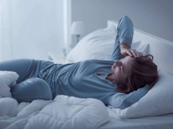 Ansia lieve e insonnia spesso coincidono: come trattarli?